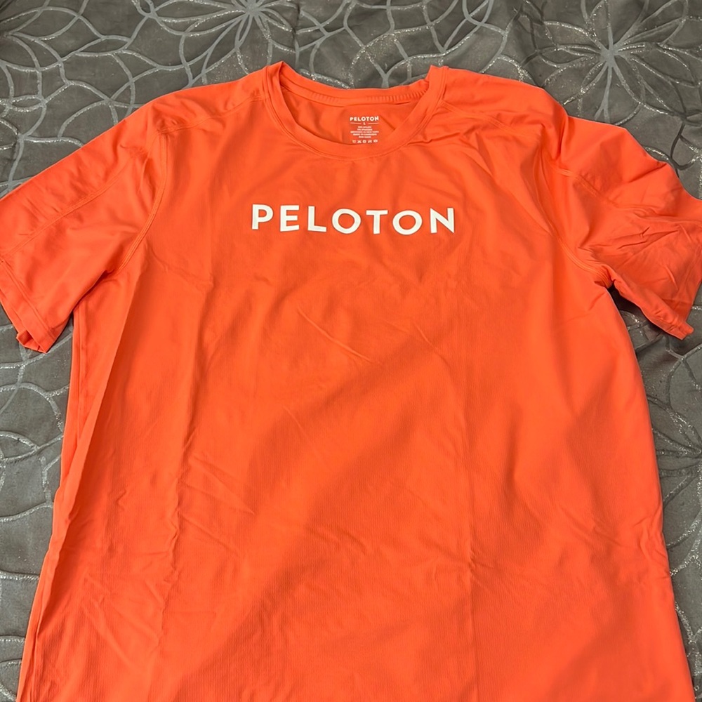 Peloton adult large workout shirt